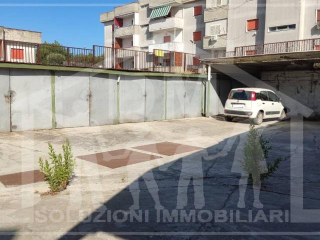 Locale Commerciale in affitto a Monte Di Procida, Campania