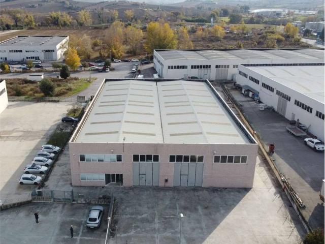 Locale Commerciale in affitto a Marche, Ancona