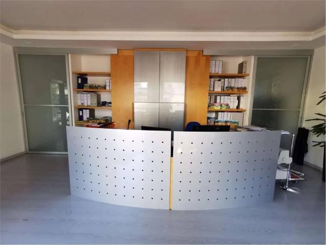 Locale Commerciale in affitto a Marche, Macerata