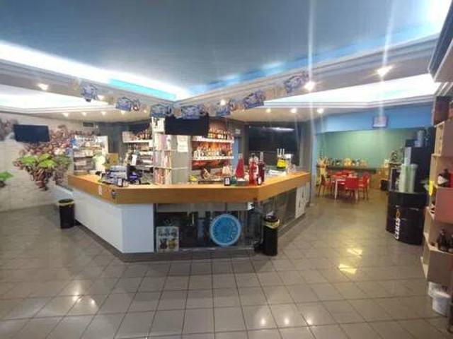 Locale Commerciale in affitto a Marche, Macerata