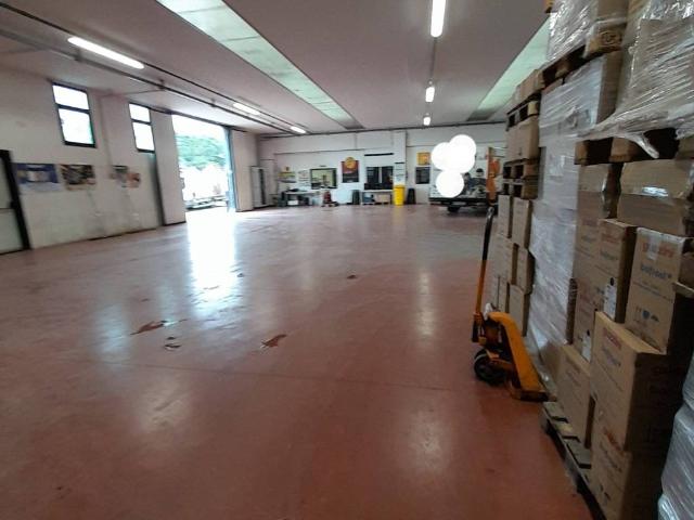 Locale Commerciale in affitto a Marche, Fermo