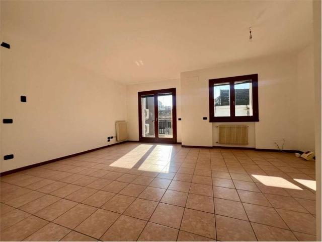 Locale Commerciale in affitto a Sant'Andrea, Montebelluna