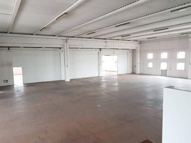 Locale Commerciale in affitto a Guarda, Montebelluna