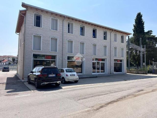 Locale Commerciale in affitto a Guarda, Montebelluna