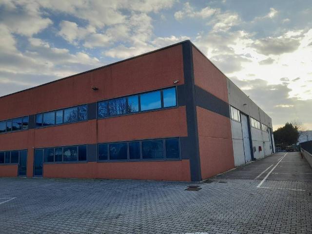 Locale Commerciale in affitto a Contea, Montebelluna