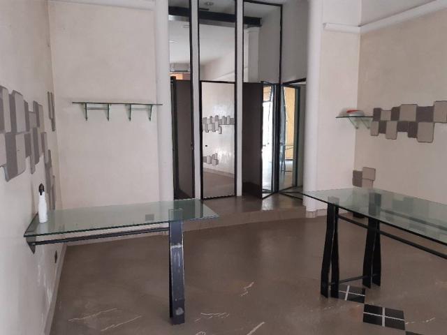 Locale Commerciale in affitto a Val d’Enza, Re