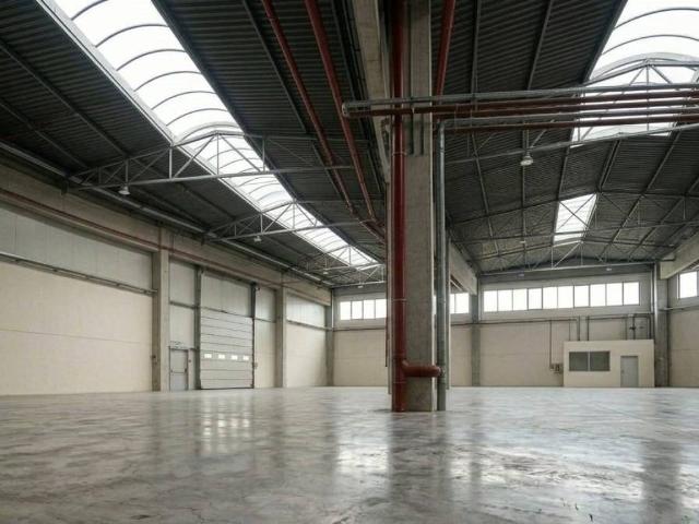Locale Commerciale in affitto a Alte Ceccato, Montecchio Maggiore