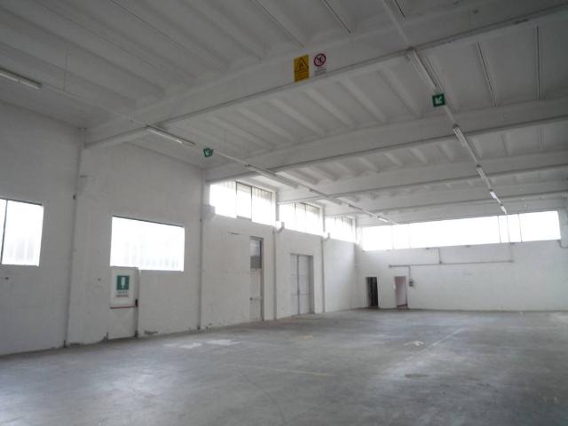 Locale Commerciale in affitto a Altavilla Vicentina, Veneto