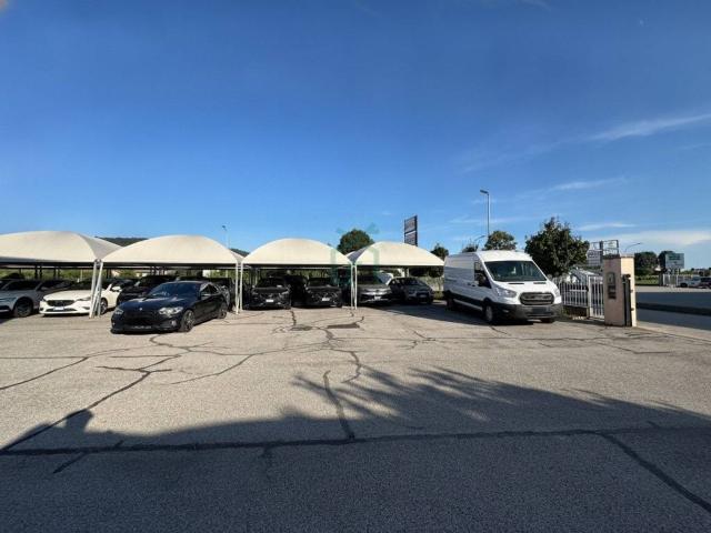 Locale Commerciale in affitto a Alte Ceccato, Montecchio Maggiore