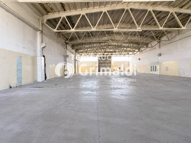 Locale Commerciale in affitto a Montecorvino Pugliano, Pontecagnano