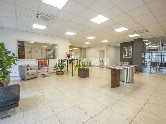 Locale Commerciale in affitto a Marche, Macerata
