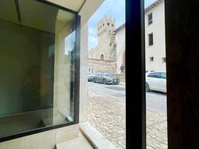 Locale Commerciale in affitto a Vecciano, Montefalco