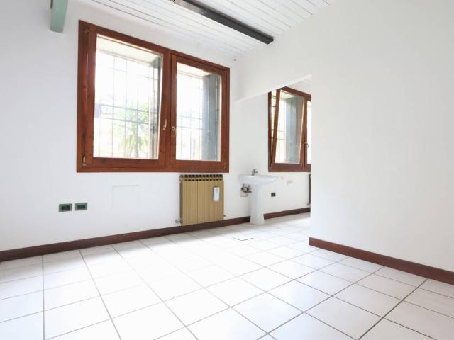 Locale Commerciale in affitto a Montegalda, Veneto