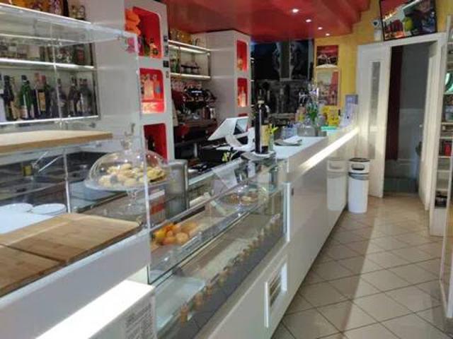 Locale Commerciale in affitto a Marche, Fermo
