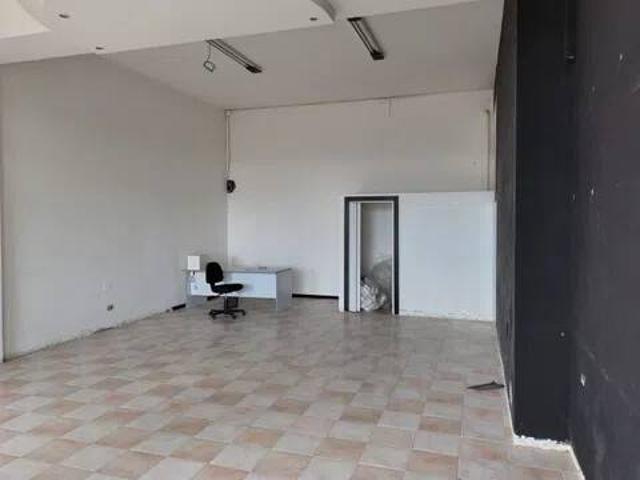 Locale Commerciale in affitto a Marche, Fermo