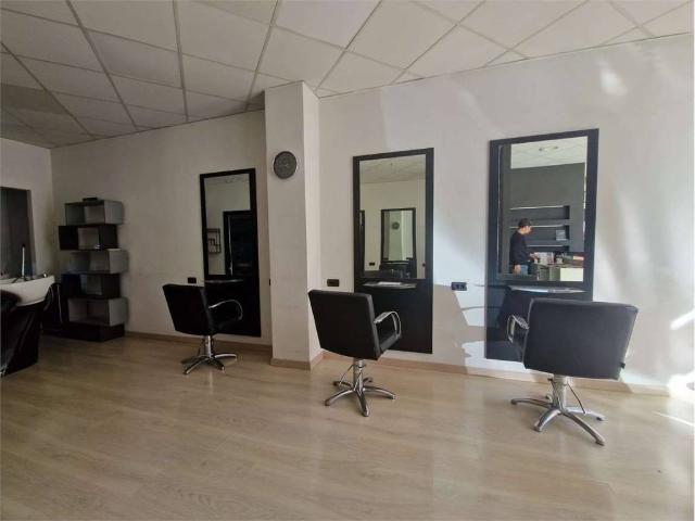 Locale Commerciale in affitto a Marche, Fermo