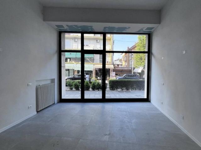 Locale Commerciale in affitto a Montegrotto Terme, Veneto