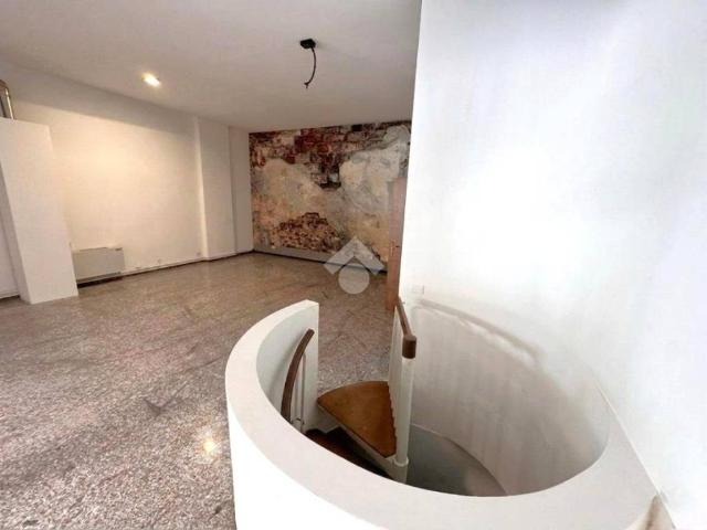 Locale Commerciale in affitto a Turri, Montegrotto Terme