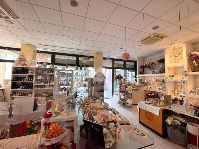 Locale Commerciale in affitto a Montegrotto Terme, Veneto