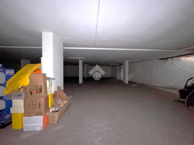Locale Commerciale in affitto a Turri, Montegrotto Terme