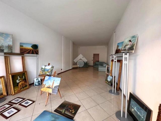 Locale Commerciale in affitto a Montegrotto Terme, Veneto