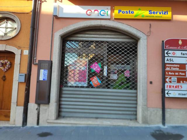 Locale Commerciale in affitto a Montella, Campania