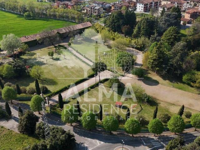 Locale Commerciale in affitto a Montello, Lombardia