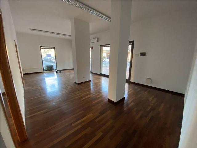 Locale Commerciale in affitto a Unione dei Comuni Circondario dell'Empolese Valdelsa, Montelupo Fiorentino
