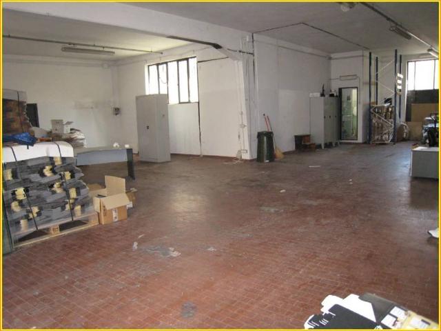 Locale Commerciale in affitto a Bagnolo, Montemurlo