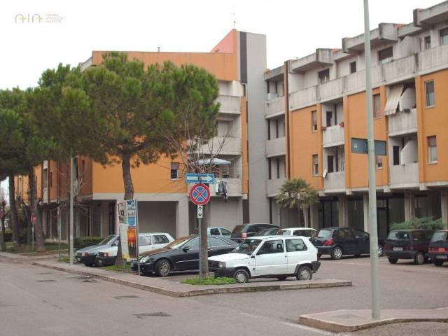 Locale Commerciale in affitto a Molino, Marche