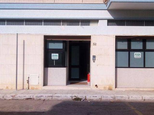 Locale Commerciale in affitto a Puglia, Lecce