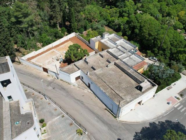 Locale Commerciale in affitto a Puglia, Lecce