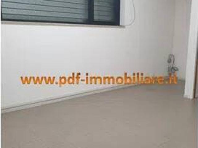 Locale Commerciale in affitto a Monterotondo Scalo, Monterotondo
