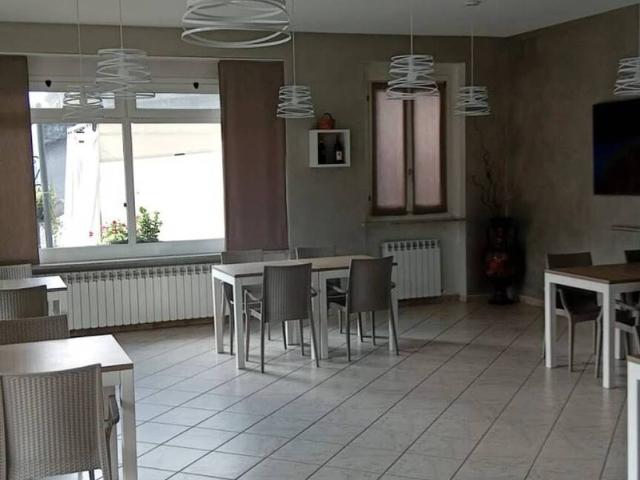 Locale Commerciale in affitto a Montesegale, Pavia