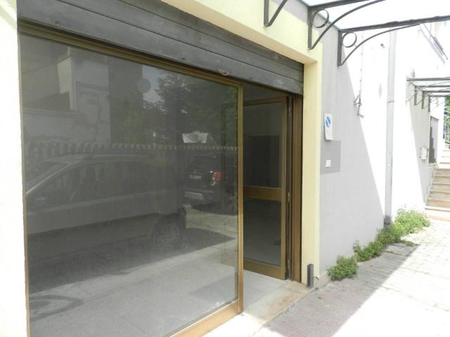 Locale Commerciale in affitto a Montesilvano, Abruzzo