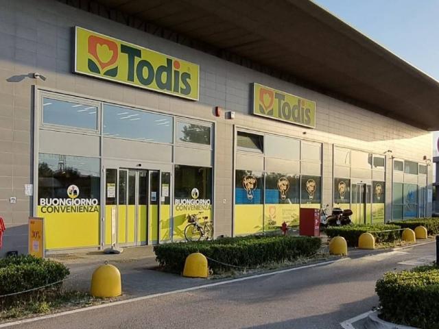 Locale Commerciale in affitto a Montesilvano, Abruzzo