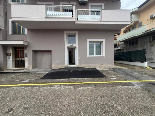 Locale Commerciale in affitto a Montesilvano, Abruzzo