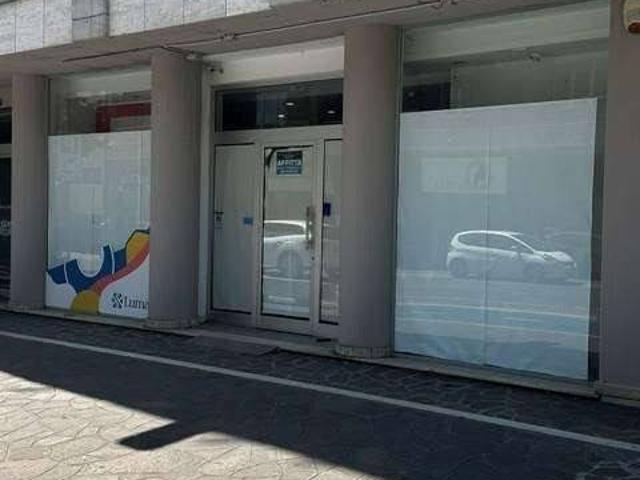 Locale Commerciale in affitto a Montesilvano, Abruzzo