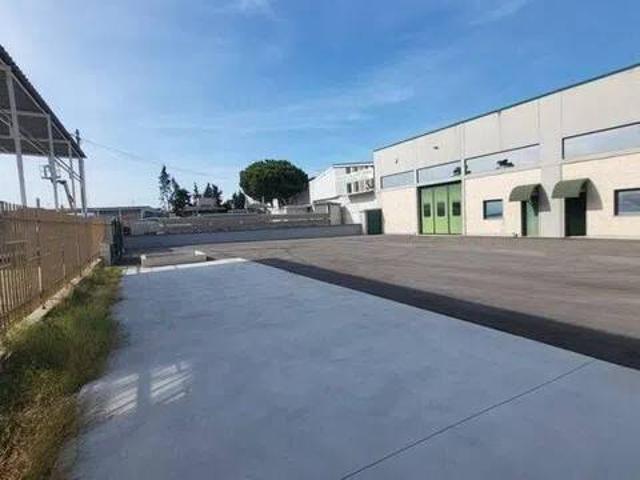 Locale Commerciale in affitto a Montesilvano, Abruzzo