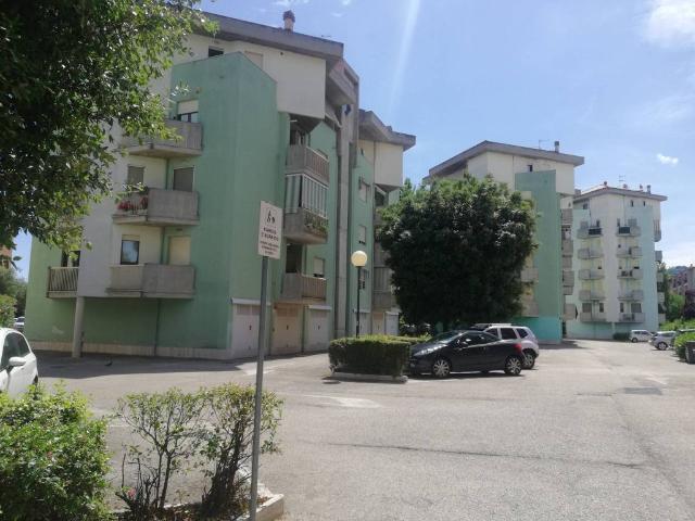 Locale Commerciale in affitto a Montesilvano, Abruzzo