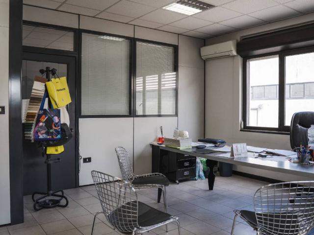 Locale Commerciale in affitto a Montesilvano, Abruzzo