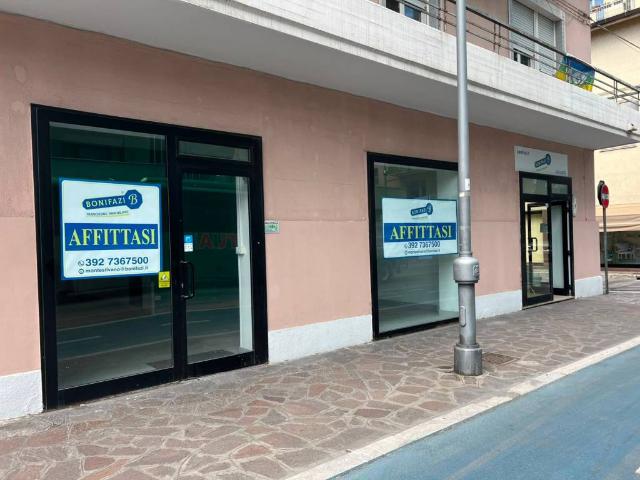 Locale Commerciale in affitto a Villa Canonico, Montesilvano