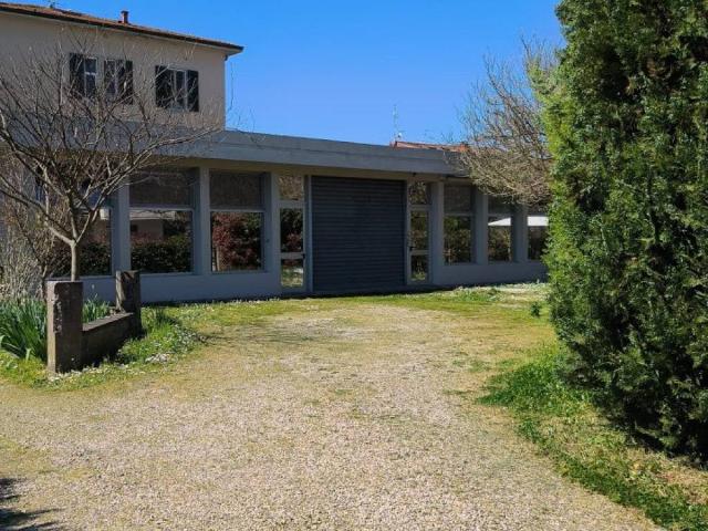 Locale Commerciale in affitto a Giglio, Montevarchi