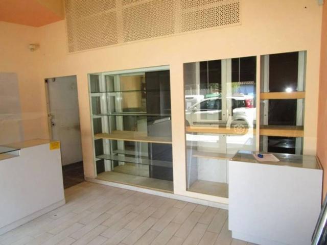 Locale Commerciale in affitto a Giglio, Montevarchi