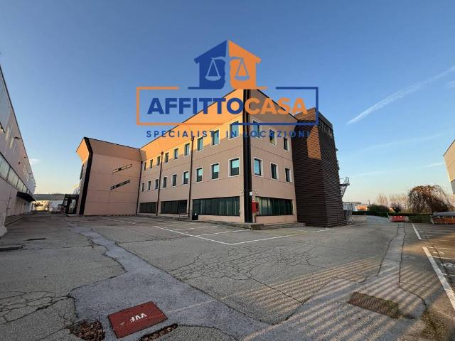 Locale Commerciale in affitto a Piemonte, Cuneo
