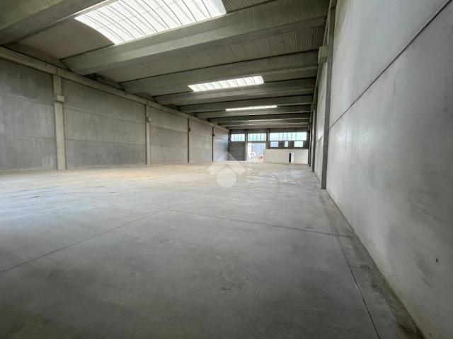 Locale Commerciale in affitto a Montichiari, Lombardia