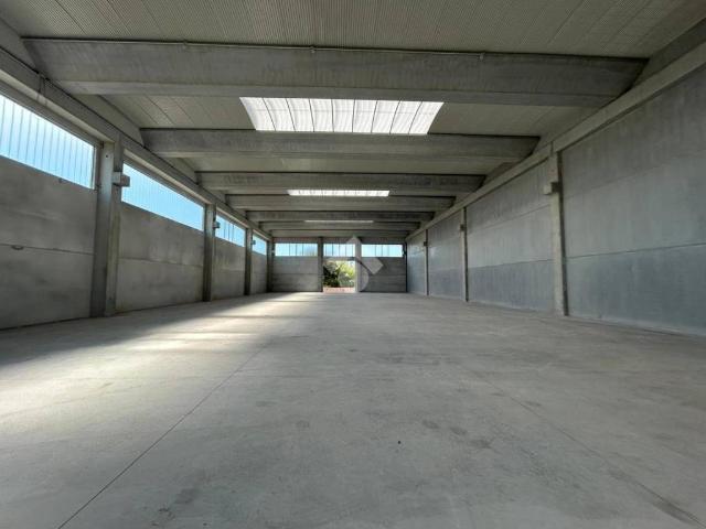 Locale Commerciale in affitto a Montichiari, Lombardia