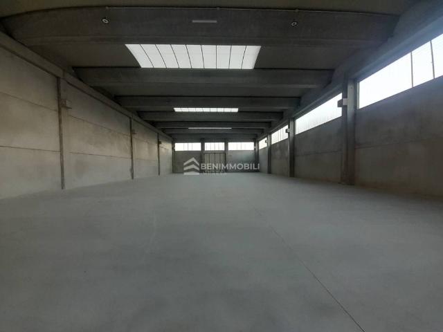Locale Commerciale in affitto a Montichiari, Lombardia