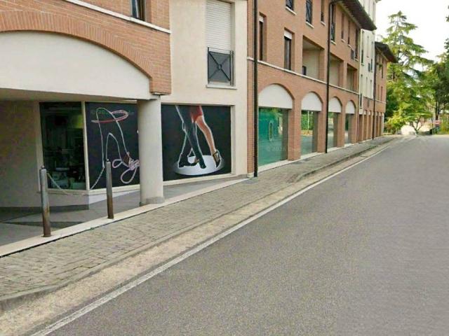 Locale Commerciale in affitto a Montichiari, Brescia
