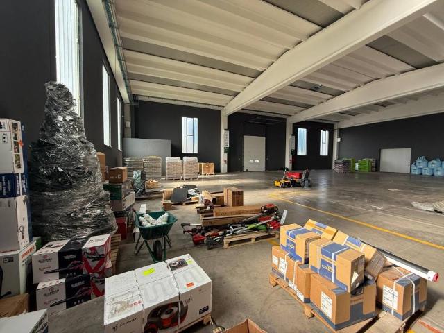 Locale Commerciale in affitto a Montichiari, Lombardia